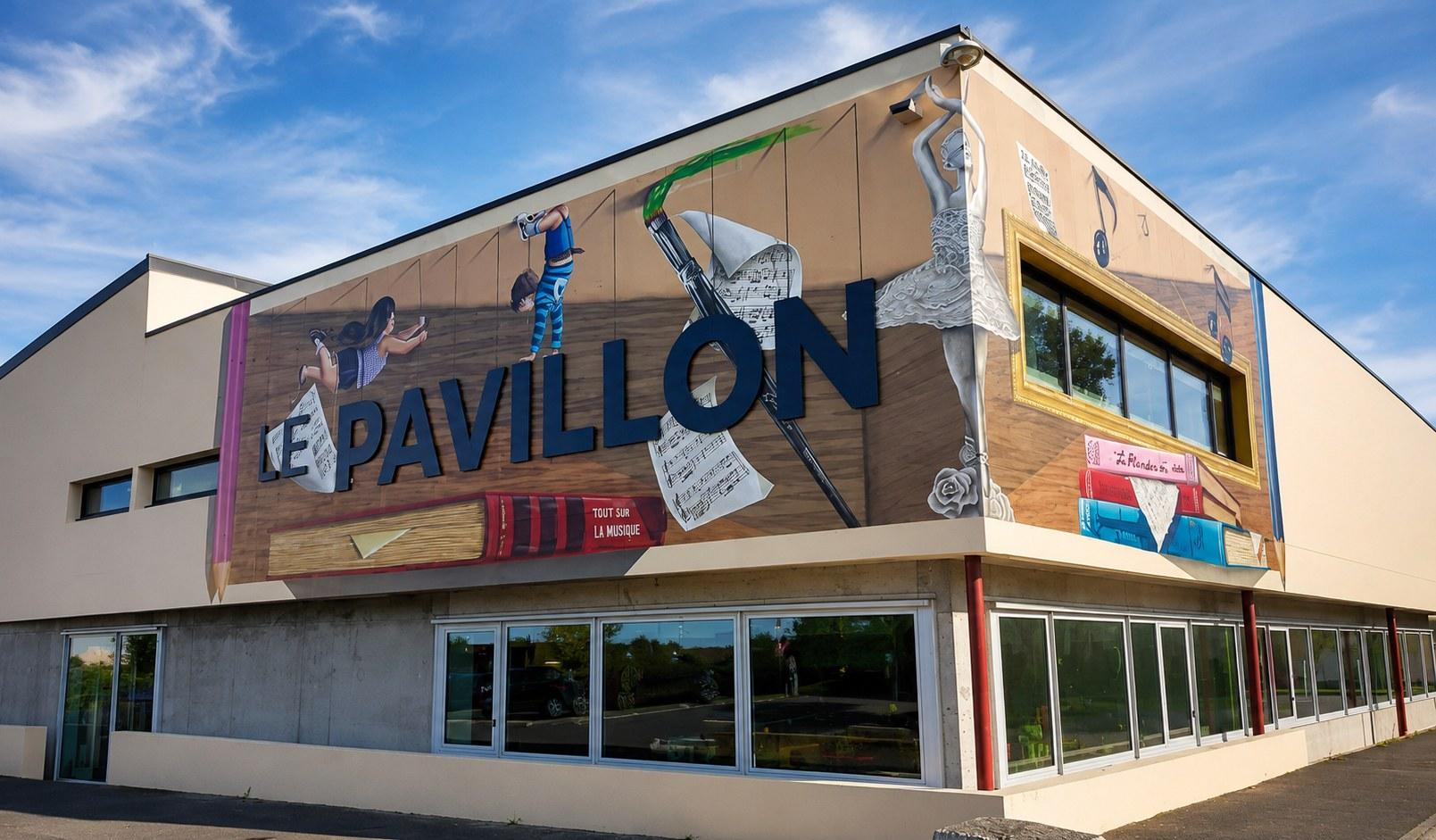 Le Pavillon, 11 rue des Arts à Ouistreham Riva-Bella, et sa fresque murale
