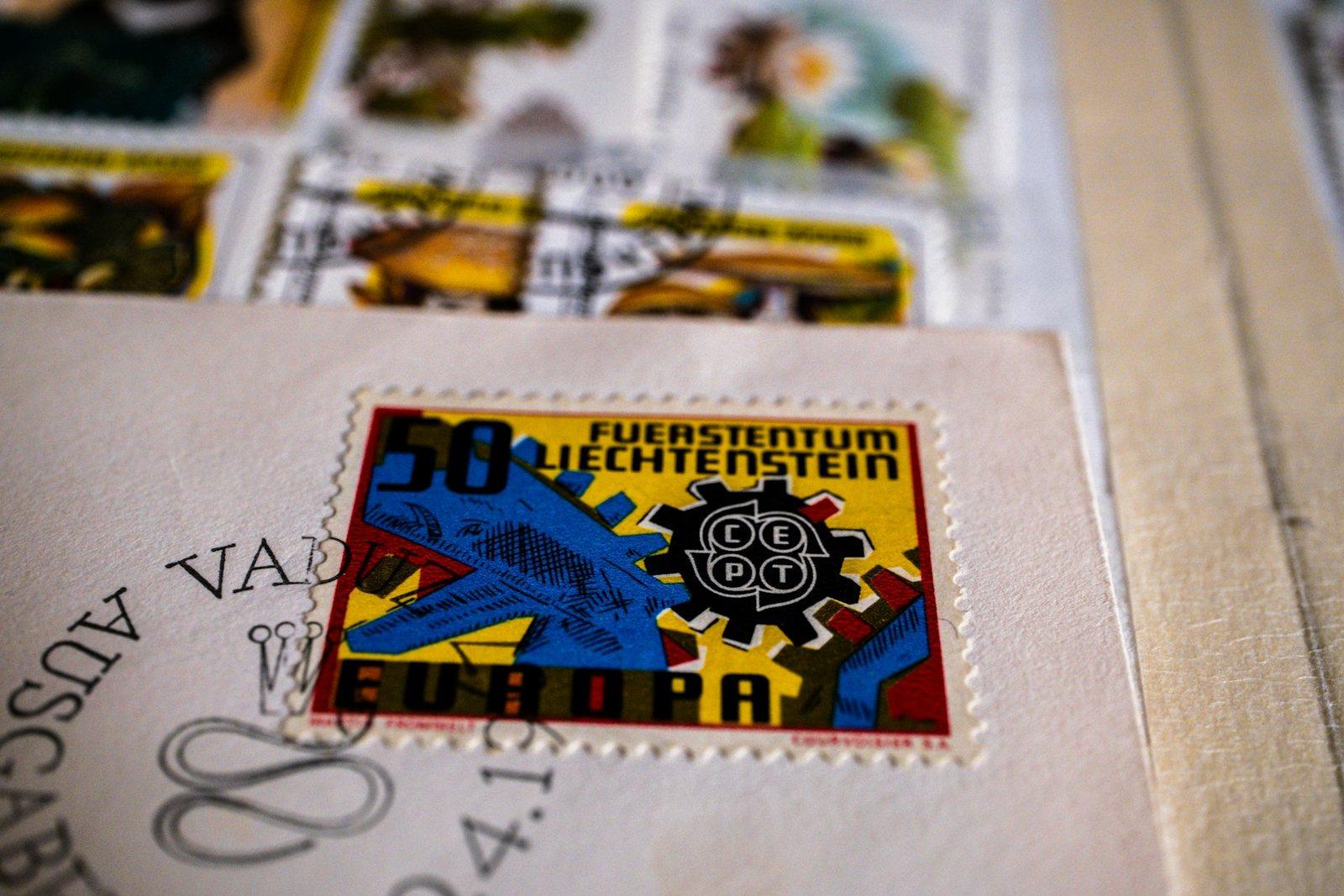 Enveloppe ancienne avec timbre et oblitération en gros plan